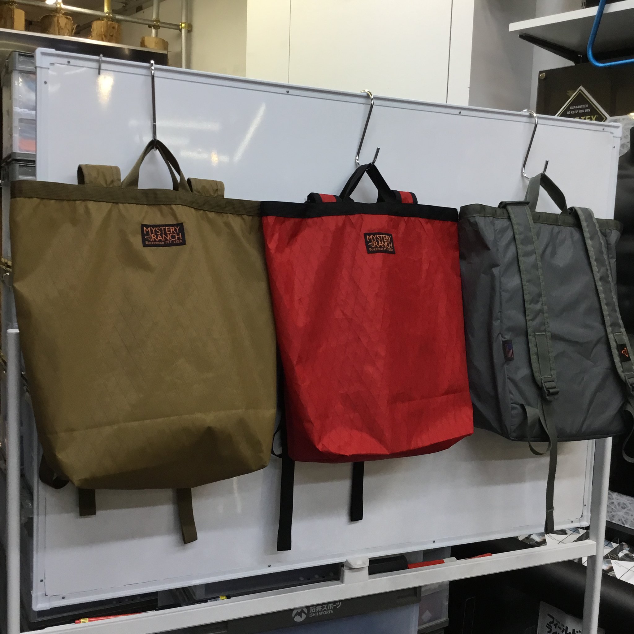 石井スポーツ公式 登山 アウトドア 新宿東口ビックロ店 的場です Mysteryranch Bootybaglarge ミステリーランチ の定番の ブーティーバッグ を少し大きくした 新商品 ブーティーバッグラージ が入荷しました 生地には丈夫で軽くて防水性の 石井スポーツ公式 登山 アウトドア 新宿東口ビックロ店 的場です Mysteryranch Bootybaglarge ミステリーランチ の定番の ブーティーバッグ を少し大きくした 新商品 ブーティーバッグラージ が入荷しました 生地には丈夫で軽くて防水性の