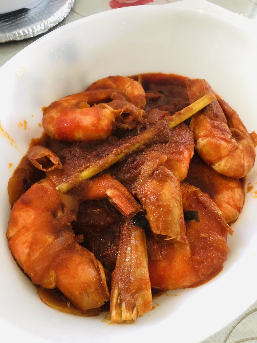 SophilDaniel's tweet photo. Today’s lunch by yours truly 🥰❤️
#sothi #prawnsambal #eggfry https://t.co/skb8LeYgEO
