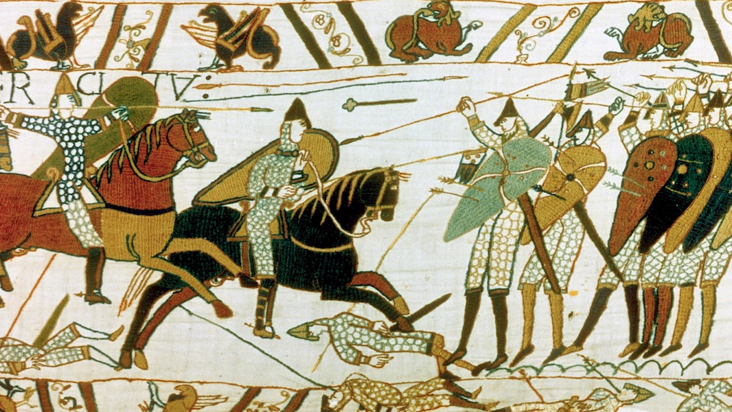 ThorEwing's tweet image. 14 Oct 1066: the first blows of the Battle of Hastings are struck at around 9 o'clock in the morning—King Harold's men hold a defensive position on a hill near Senlac or Sandlake. They are possibly outnumbered and face cavalry for the first time.
#BattleOfHastings
#OnThisDay #OTD