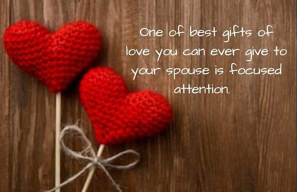 جب میاں بیوی کے حالات خراب ہوں تو ہمارے ہاں کچھ خاص خواتین اپنی دوستوں کو مشورہ دیتی ہیں."اتنی پڑھی لکھی ہو طلاق لے کر اپنا کریئر کیوں نہیں شروع کرلیتی۔
کیا وہ خواتین یہ مشورہ نہیں دے سکتیں"اتنی پڑھی لکھی ہو خاوند سے بات کرکے اس مسئلہ کا کوئی حل کیوں نہیں تلاش کرتیں۔
#بہنوں_کےلیے