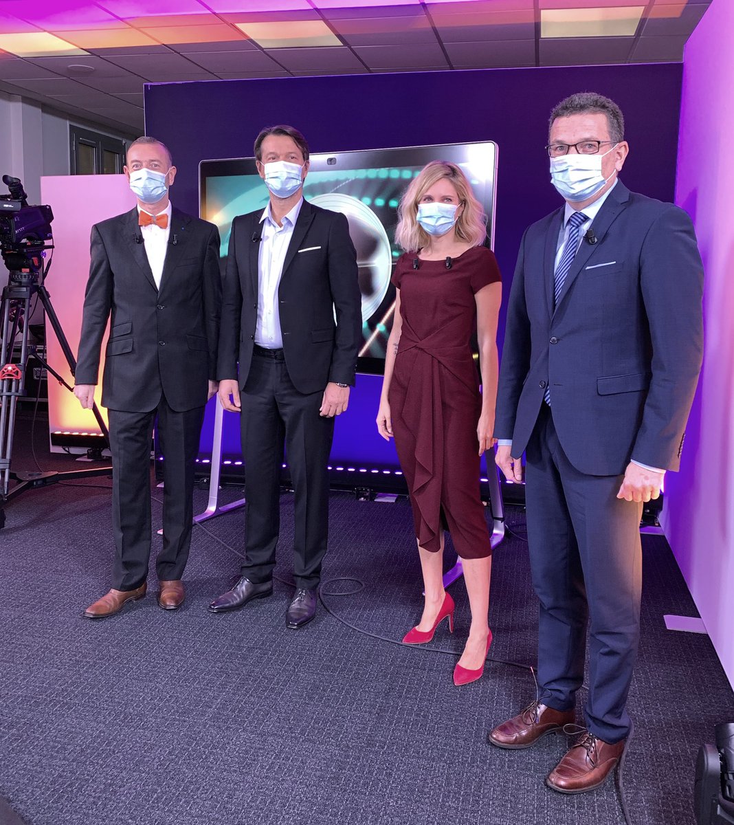 noemiebastos's tweet photo. @orangebusiness #OBTour🚀 en backstage avec le live ! Live dans dans 2 mn avec @HelmReisinger @pierreclement_ 😊 @Orange_France https://t.co/3MvC7dNcG1