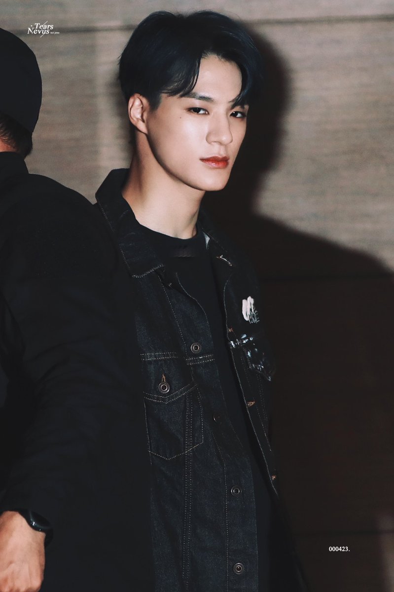 tearsnevus4jeno's tweet photo. 201014 퇴근 

#제노  #JENO  #NCTDREAM https://t.co/aVhe1pf26F