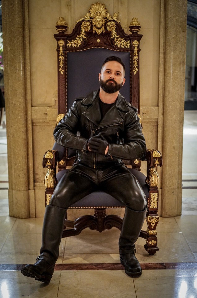 FrankKolt's tweet photo. awesome #leatherking #Leatherman https://t.co/xcGjCGT0ag