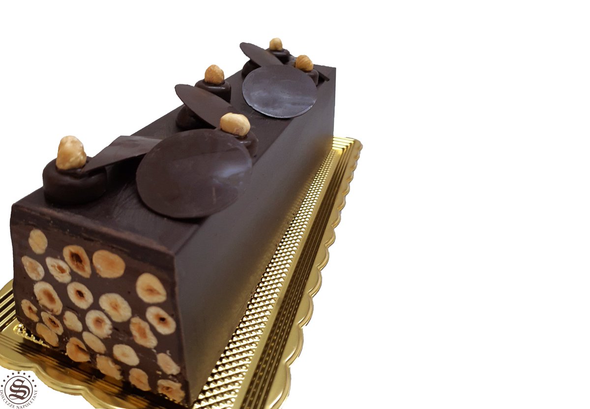 secciadolcezze's tweet photo. Oggi vi mostriamo il magnifico #torrone al #cioccolato e #nocciole decorato con #dischetti, #triangolini e #noccioline che ricordano i motivi #Maya e #Aztechi.
#chocolate #chocolat #nougat #ottobre #october #november #food #foodie #chef #torroni #torronemorbido #torronedeimorti https://t.co/UQ2k7mwR21