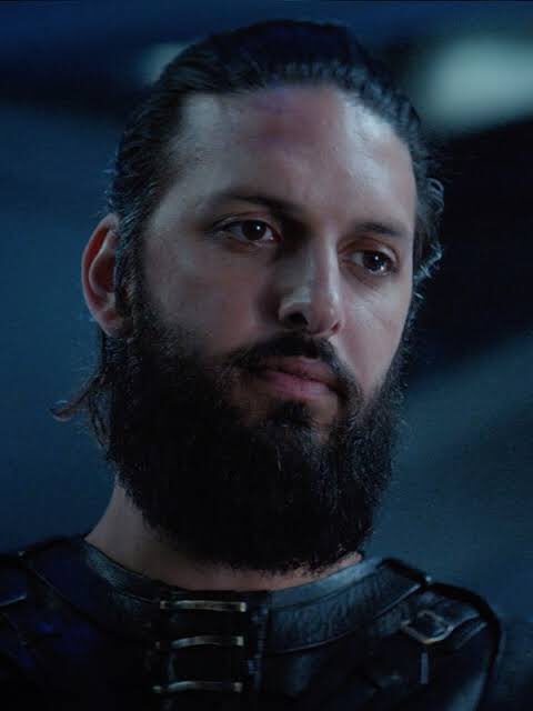 ひろし カーミット 右下のアシュ タイラー役のシャザド ラティフさんは 元のクリンゴン戦士 ヴォク役の時には Javid Iqbal ジャヴィド イクバル という俳優名で ヴォクとタイラーが同一人物であるのを隠す凝り様 T Co Lctuevnqxm