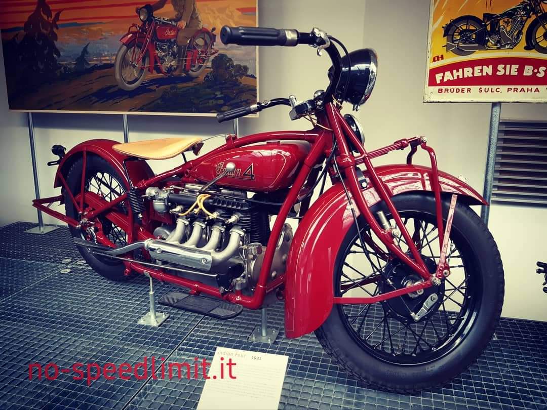 NoSpeedLimit_it's tweet photo. 1931 #indianfour #classicbike The top of the range Indian was a massive four-cylinder one known as the Four. It was a luxury and powerful machine 
capacity: 1265 cm3 
output: 22,5 kW (30 hp) max. speed: 121 km/h weight: 175 kg https://t.co/uTEVkzKsQl
