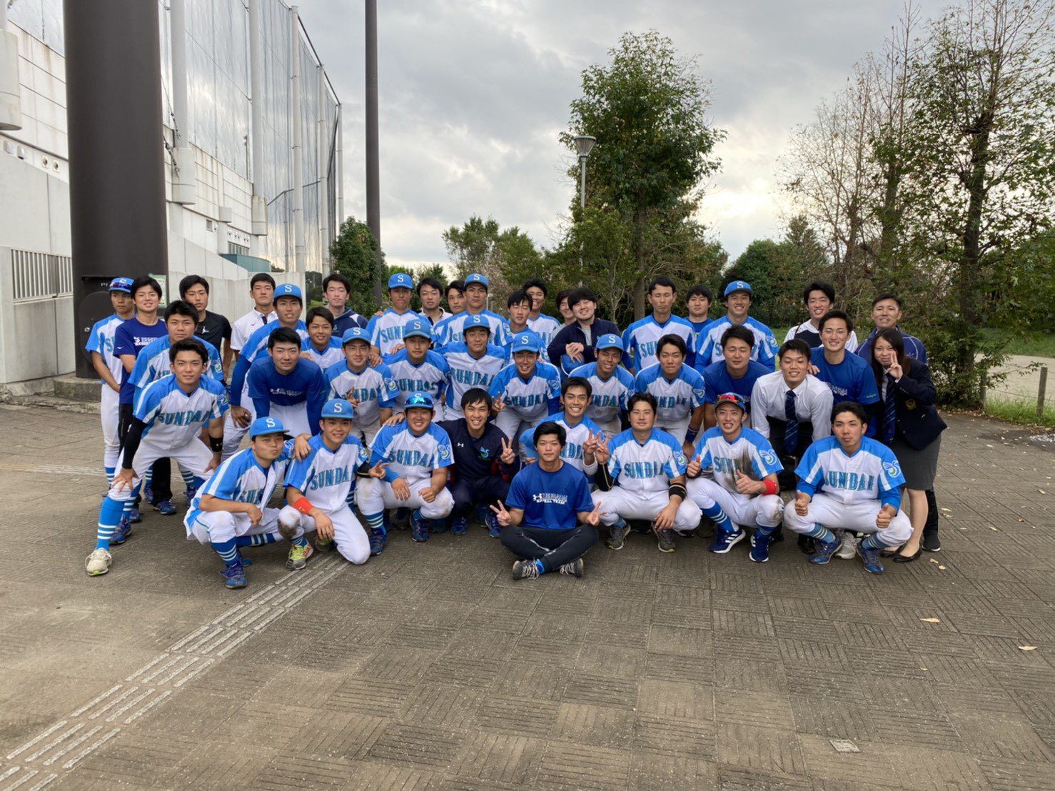駿河台大学硬式野球部 昨日の試合を持ちまして今季のリーグ戦は終了となりました 1勝10敗という結果になってしまいましたが 以前より戦えるチームになったと思います 昨日で4年生25人は引退となりますが4年生の思いは後輩達が引き継いでくれると思い