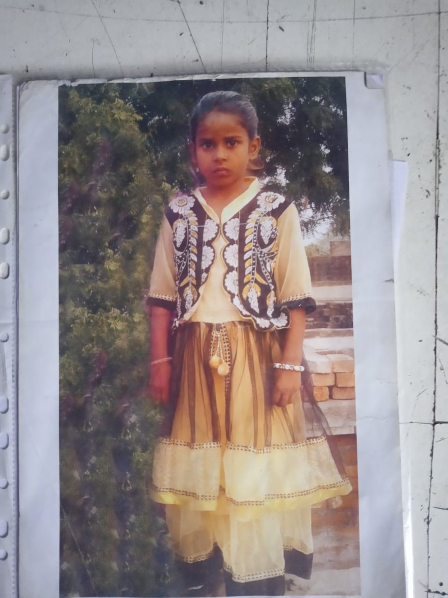 rotibankvns779's tweet photo. लॉकडाउन से पहले लापता हुई बेटी को ढूंढ रही है उसकी मां नहीं मिल रही है कहीं मदद
@myogiadityanath @VaranasiSewage @avidandiya @SonuSood @narendramodi https://t.co/wcWcB4gZzE