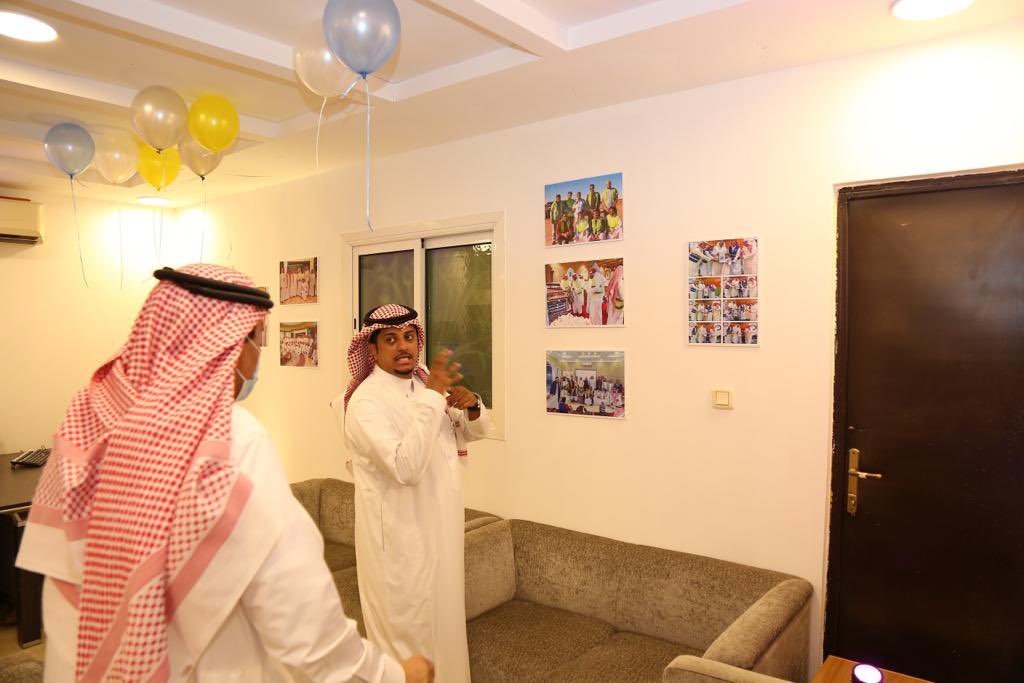 DeafYouthGroup's tweet photo. تشكر المجموعات التطوعية الأستاذ الكبير سعيد القحطاني @sma20006 رئيس الاتحاد السعودي لرياضة الصم لتدشين وافتتاح مكتب للمجموعات وعلى الدعم والاهتمام والاحتضان للمجموعات في مقر الاتحاد وتجهيزه المكتب بجميع التجهيزات حتى يتسنى لهم تسيير أعمالهم بكل يسر وسهولة ودون تكلف وعناء ومشقة https://t.co/93BcYP3gBf