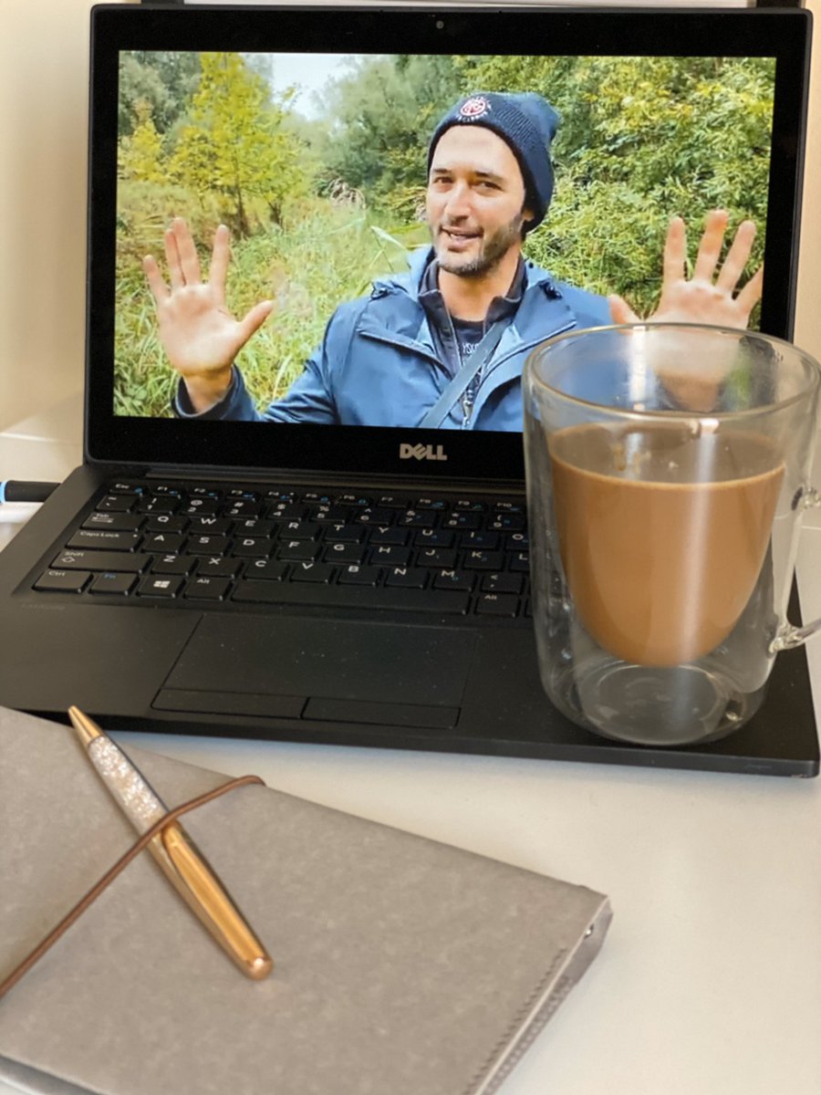 FarahIbrahim85's tweet photo. It's a good day to start a good day, to look at the world from entirely different direction, to listen &amp; learn about "The Future of Us" by the futurist @JasonSilva along with @DellTechMEA Gulf GM,
 @HavierAntonio opening the keynote in #DellTech2020_Live https://t.co/5xxwEo3KmS