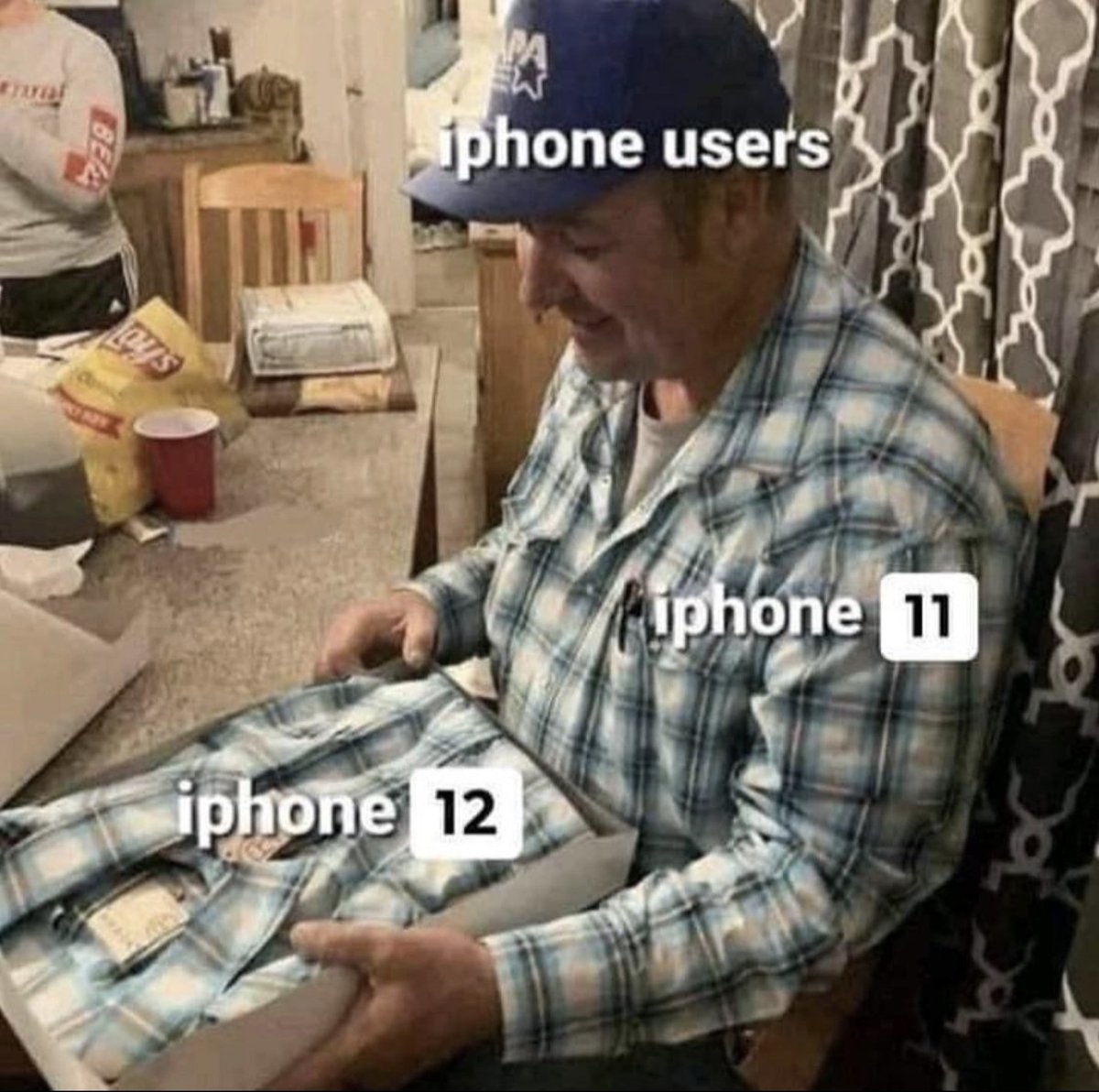 a meme page to check while Xcode is indexing files tweet media