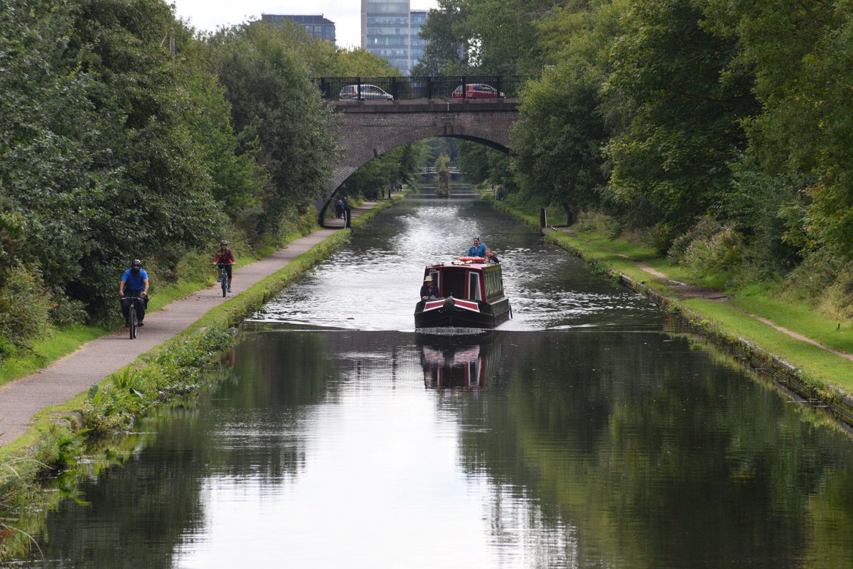 CRTWestMidlands's tweet photo. We are thrilled to announce that the Main Line Canal from #Birmingham to #Smethwick has achieved a Green Flag Award for 2020. A special thank you to all our partners and volunteers who help keep the canal a fantastic place to be. #GreenFlagAward2020 #GoGreenForParks https://t.co/LDabx0YKa3