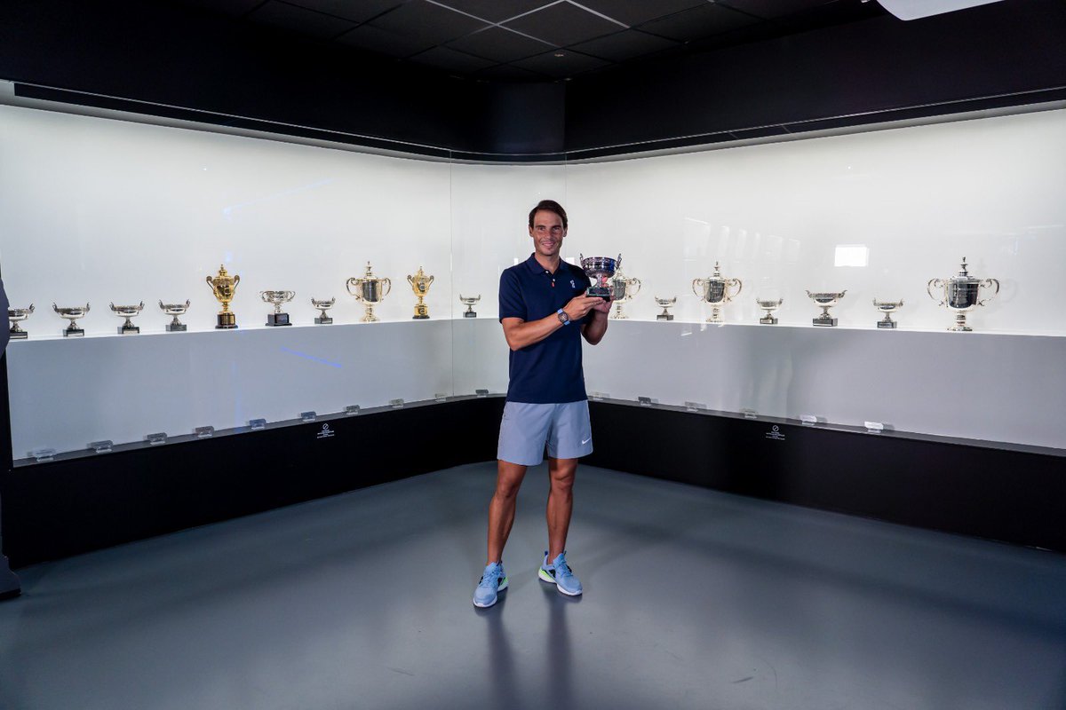 Welcome 🏆 Home!
¡El decimotercer título de #RolandGarros ya está en el Rafa Nadal Museum! 😍
👉🏻 https://t.co/CxwfK9w9bH https://t.co/gDdlwQt6Il
