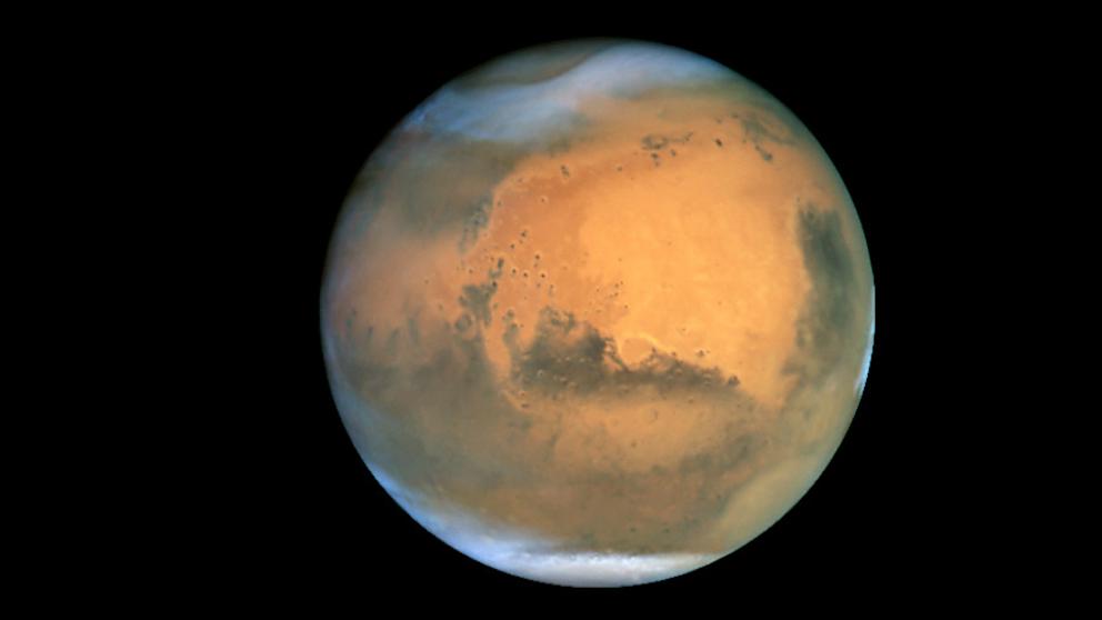 Esta noche pasada tuvimos a Marte en oposición. Es una pasada ver lo brillante que está, una simple comparación a simple vista con Júpiter habla por sí sola.