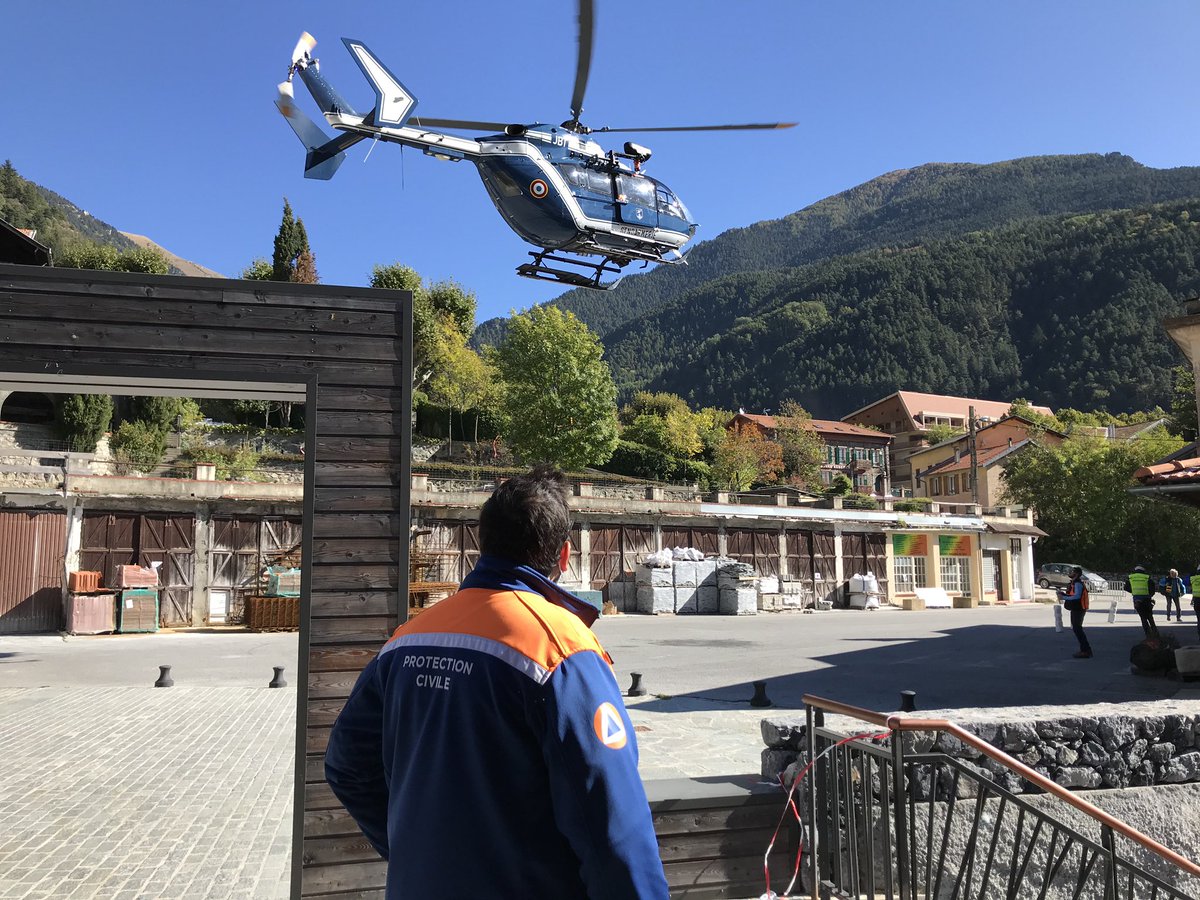 jercrunchant's tweet photo. Déjà 13 jours de mobilisation non-stop pour les bénévoles de la Protection Civile et toujours la même détermination ... #abnegation #article2 #aider #solidaritealex06 https://t.co/h412hZWqkE