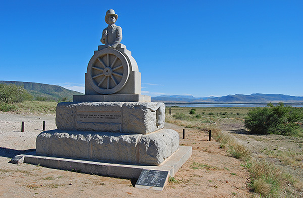 HobhouseEmily's tweet photo. Graaff-Reinet - Die Andries Pretorius-gedenkteken 

Net binne die ingang van die Camdeboo Nasionale Park langs die N9-snelweg in die rigting

#AfrikanerGeskiedenis #erfenis https://t.co/oHleBfA1AZ