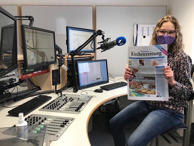 SuHoRoma's tweet photo. Unsere Praktikantin Hannah ist in dieser Woche unser Titelstar. Sie hat gebacken und Rezepte für #Auszogne und #Strauben zur #Kirchweih mitgebracht...
Mehr dazu in @IvoMarkota 📻 Sendung zw 13 und 14 Uhr im Münchner Kirchenradio auf DAB+, UKW 92.4 und mk online! @mk_redaktion https://t.co/aNfRnuyM8K