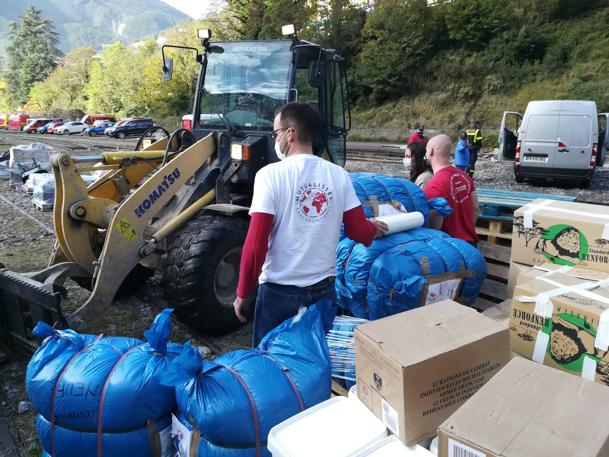 🔴 Live : déchargement des biens et remise aux autorités à la "DZ" de Breil-sur-Roya.
Opération #solidarité #TempeteAlex <a href="/MUTSF_/">Mutualistes Sans Frontières Solidarité</a> <a href="/LaMut_fr/">La Mut' - Mutualité Française PACA SSAM</a> <a href="/ACM_Media/">Automobile Club de Monaco</a>
<a href="/MetropoleNCA/">Métropole Nice Côte d'Azur</a> <a href="/AlpesMaritimes/">alpesmaritimes</a> <a href="/MaRegionSud/">Région Sud</a> <a href="/Nice_Matin/">Nice-Matin</a>