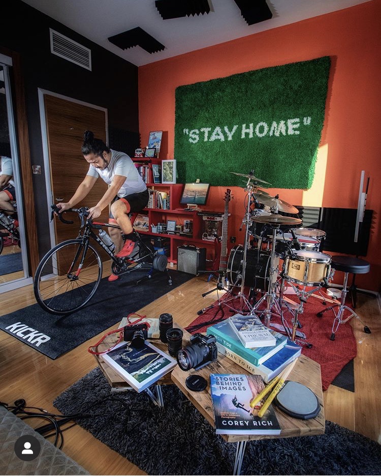 GoZwift's tweet image. Awesome #SetupSaturday inspo incoming! 🚴‍♀️🚴‍♂️ Check out some of our fave submissions! 🤩