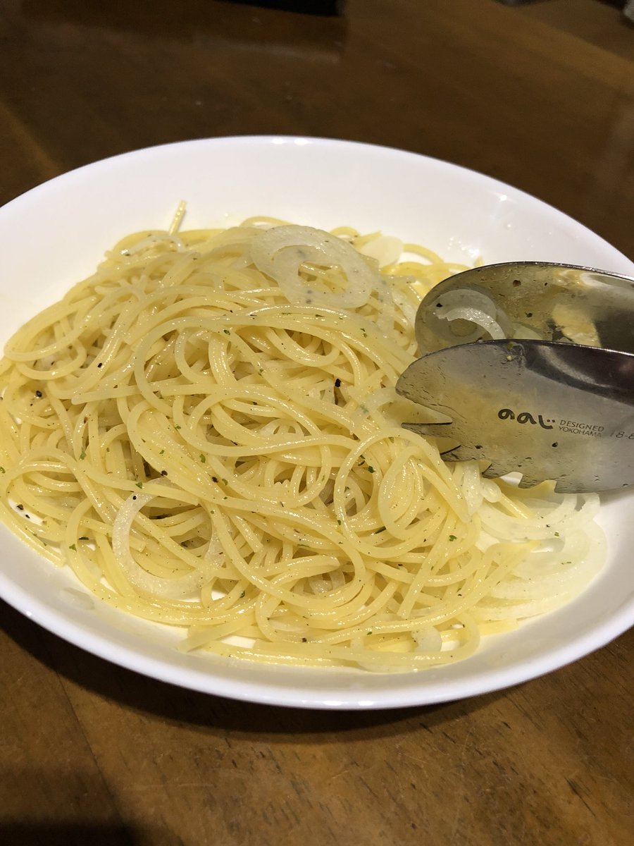 み厨や商店 スパイスクッキングというシリーズで出ている簡易調味料 オリーブ油でのばしてパスタソースになりました 塩レモン 味にパスタ70g前後とオニオンスライス少々 市販のパスタソースの半額以下で楽しめる み厨や商店 スパイスクッキングというシリーズで出ている簡易調味料 オリーブ油でのばしてパスタソースになりました 塩レモン 味にパスタ70g前後とオニオンスライス少々 市販のパスタソースの半額以下で楽しめる