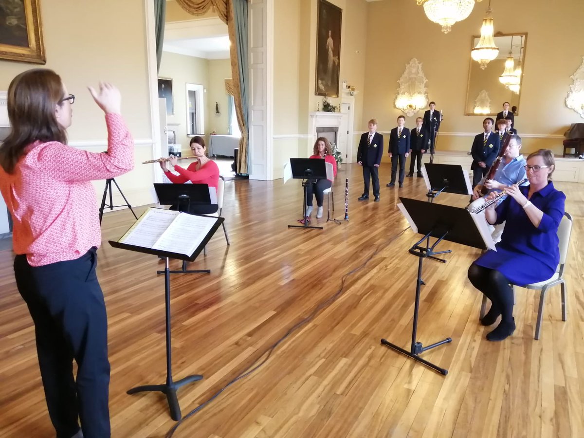 Orchestra_Swan's tweet photo. 🎥 🎬 Behind the scenes at yesterday's filming for an upcoming OOTS project
🎬 Thanks go to the Year 8 singers from @KESMusicNet and of course our wonderful OOTS' players. 🎼 All will be revealed soon! #watchthisspace #livemusic #musicalshares https://t.co/BpJDqQbL4z