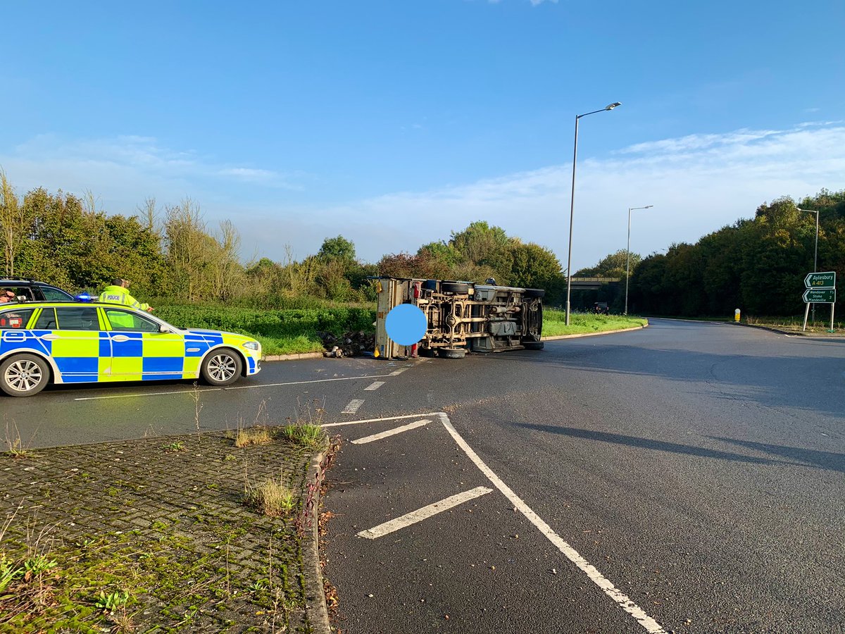 tvprp's tweet image. Remember to drive to the conditions ! 

This means what your vehicle can cope with as well ! 

This tippers load wasn’t securely strapped causing it to tipper over! 

Slow down and secure heavy loads luckily no injuries!
#p7817 #Aylesbury #a413