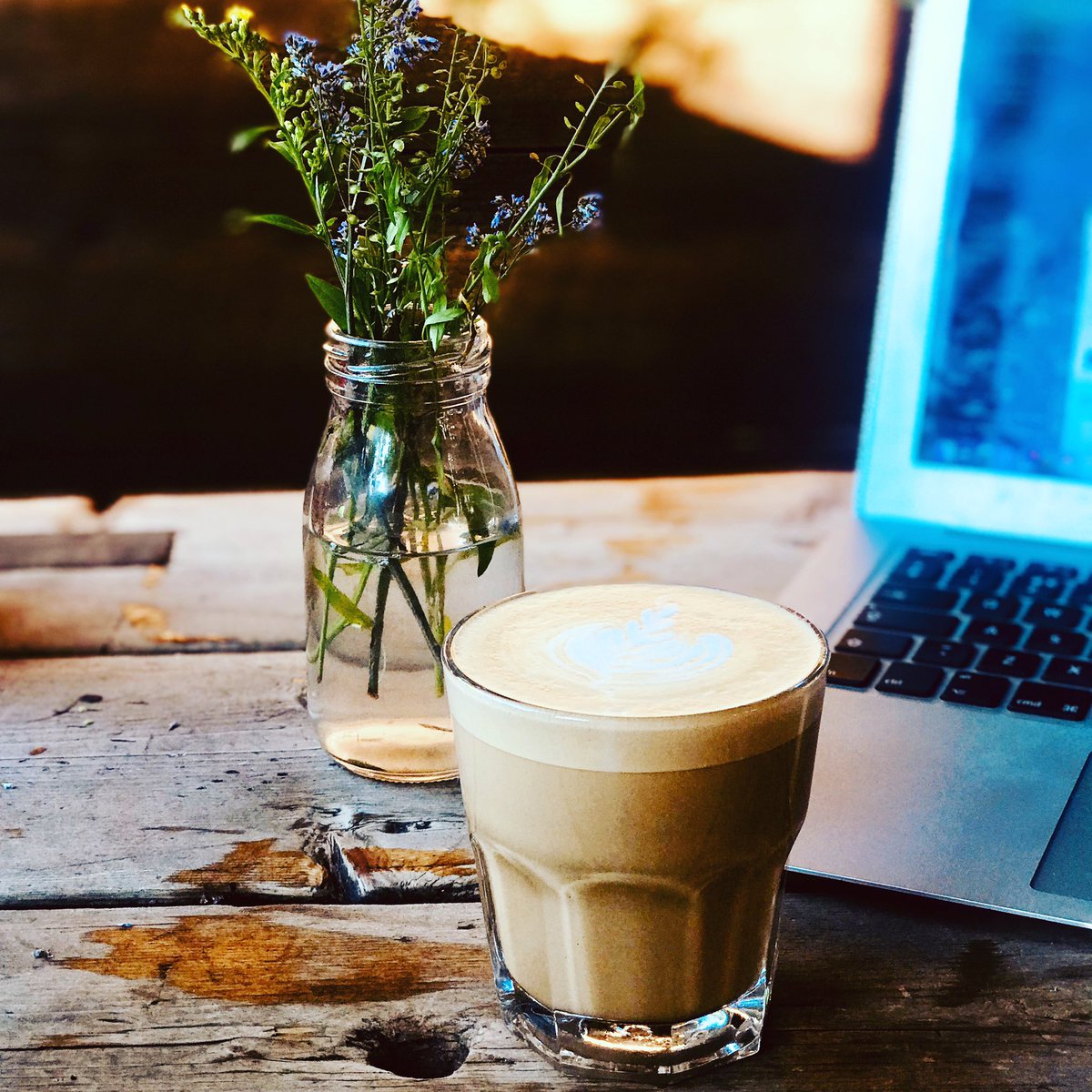 The Howl Office is open everyday from 12-10pm. Providing refreshments and creative juices ☕️ 🍺 daily. It’s all about work life balance. 

The whole curfew things sucks balls. Why not work from the pub in the day and then we will have pints waiting for you at 5pm. 🤩🤩