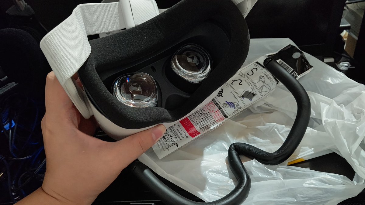 Koromo 元esportsmgr Oculus Quest2 100円 で出来る平たい顔族向けの カスタマイズを思い付く ダイソーで 自由に曲がるフック を購入 ゴーグルの形に合わせて曲げてドッキングさせるだけ 接着剤一切不要 これでも鼻のとこの隙間しっかり隠れ Koromo 元esportsmgr Oculus Quest2 100円 で出来る平たい顔族向けの カスタマイズを思い付く ダイソーで 自由に曲がるフック を購入 ゴーグルの形に合わせて曲げてドッキングさせるだけ 接着剤一切不要 これでも鼻のとこの隙間しっかり隠れ