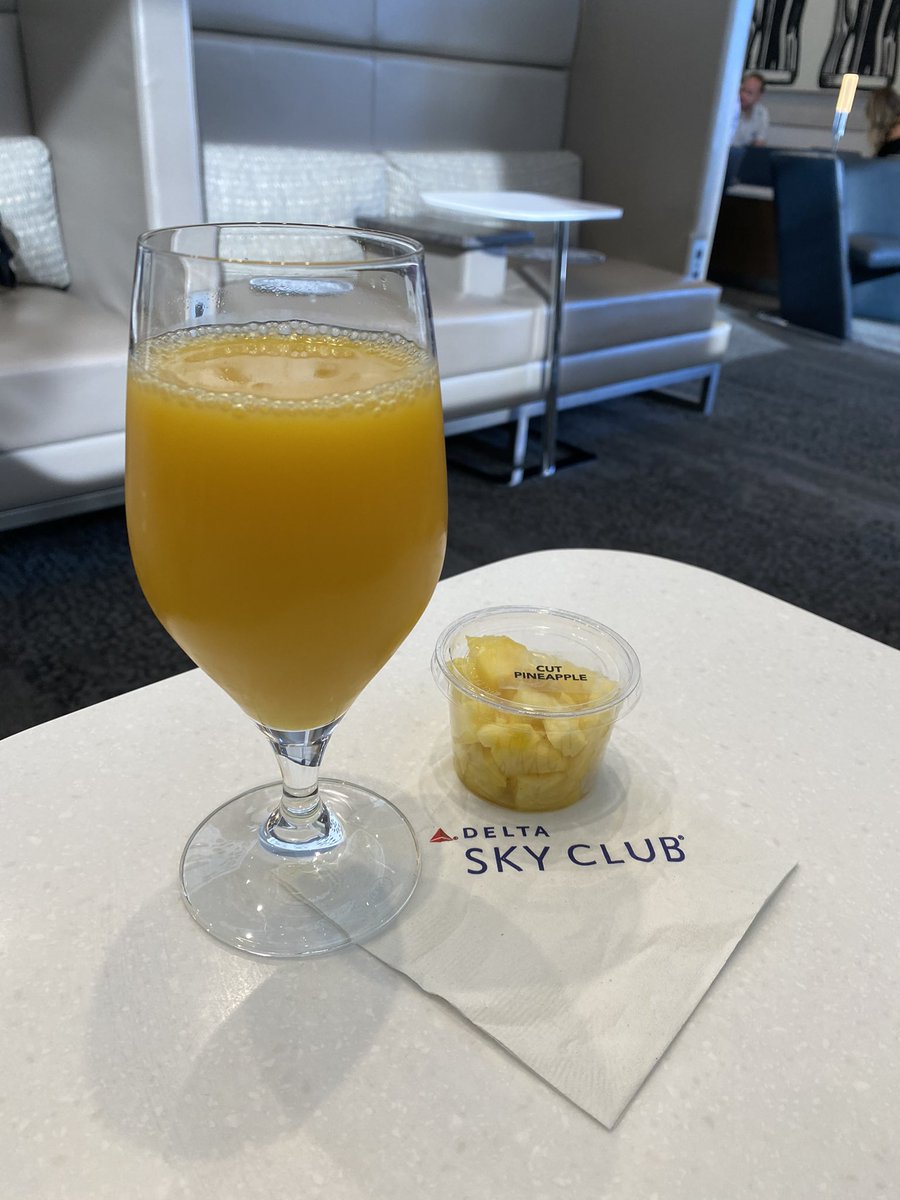 saab007's tweet photo. The new airline lounge breakfast. In the #ATL @ATLairport @Delta #SkyClub at #GateB18 #COVID19Travel https://t.co/AimiNDAMse