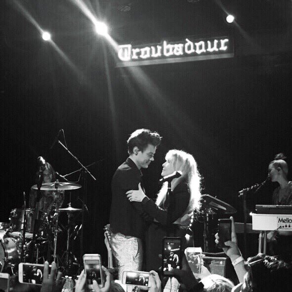 harrymoonchild's tweet photo. The way Harry and Stevie Nicks' friendship started when harry baked her a carrot cake and now he's her adopted son is the cutest thing ever https://t.co/lk7vD2kj7U