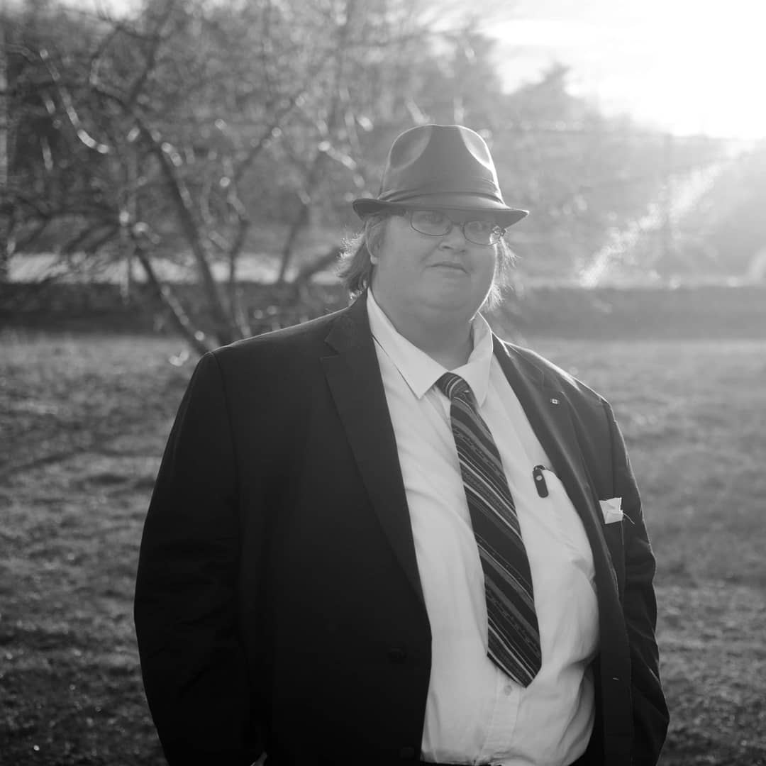 agent_a29's tweet image. Okay I&apos;ve been seeing all these how it started how it&apos;s going well here&apos;s mine how it started how it&apos;s going see you in a half span so bear with me.  me as Sidney a year-and-a-half ago me as Sidney now that is a year-and-a-half span #outcast #brentspiner #spinerds 🖖🏻😈😏😉😂😂