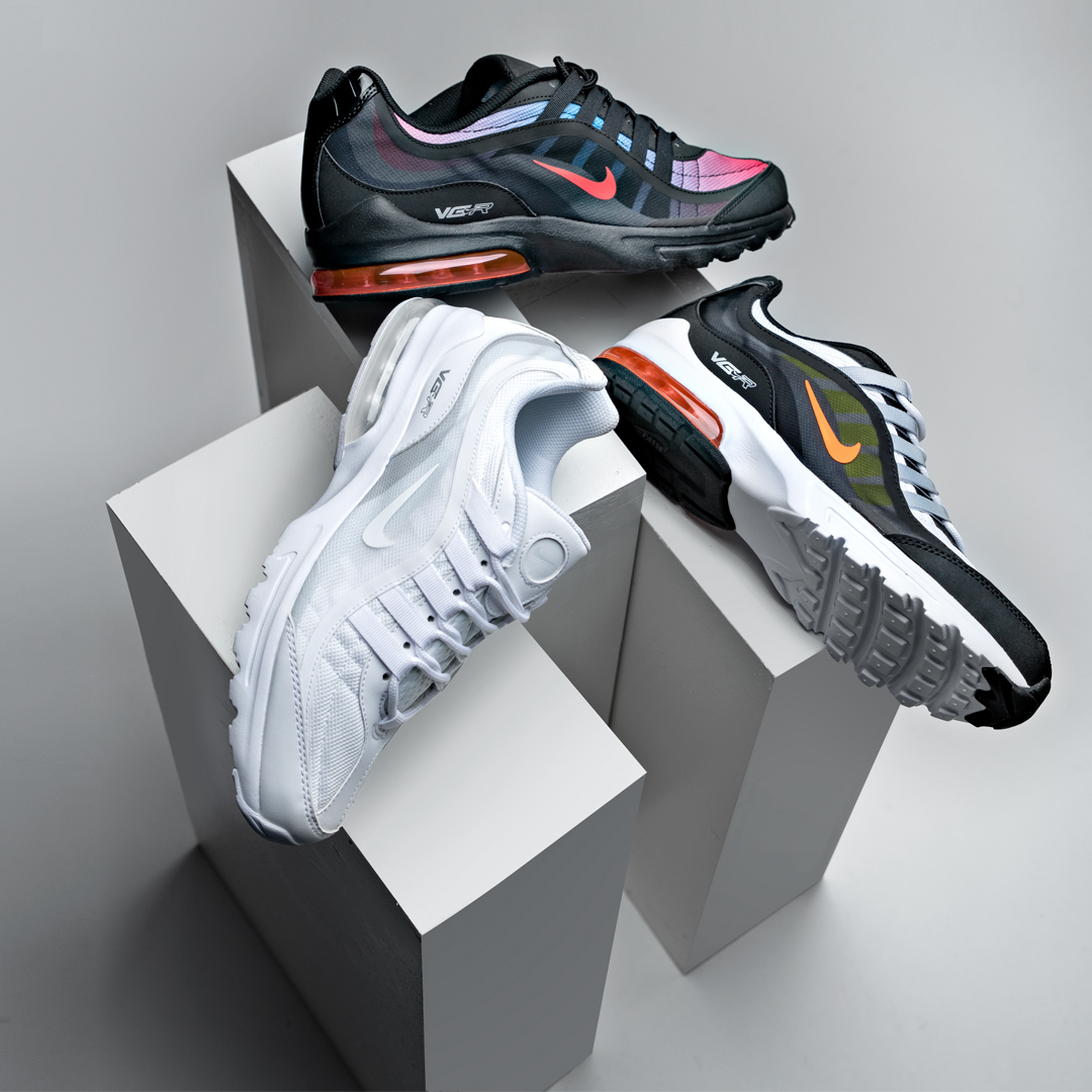 shoe carnival yellow box