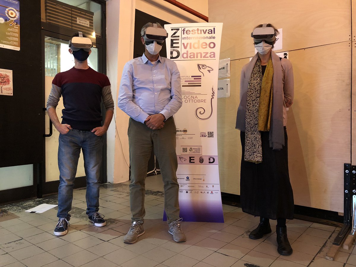🤝 #ZEDFESTIVAL // INSIEME 

Il direttore artistico, <a href="/MarioCoccetti/">Mario Coccetti</a>, con i co-produttori del Festival: Lucia Carolina De Rienzo di <a href="/coorpi/">coorpi</a> e Enrico Coffetti di <a href="/CroMeDanza/">Cro.Me</a> che indossano i visori VR di <a href="/vitruviomuseum/">Vitruvio VR</a>!