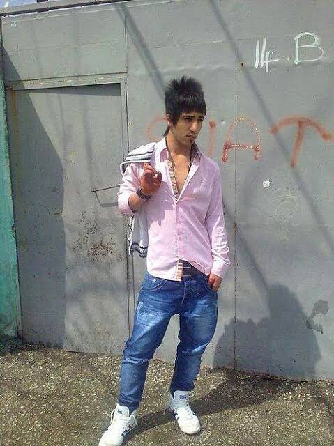 Beyler böyle giyinmek çok mu zor ?