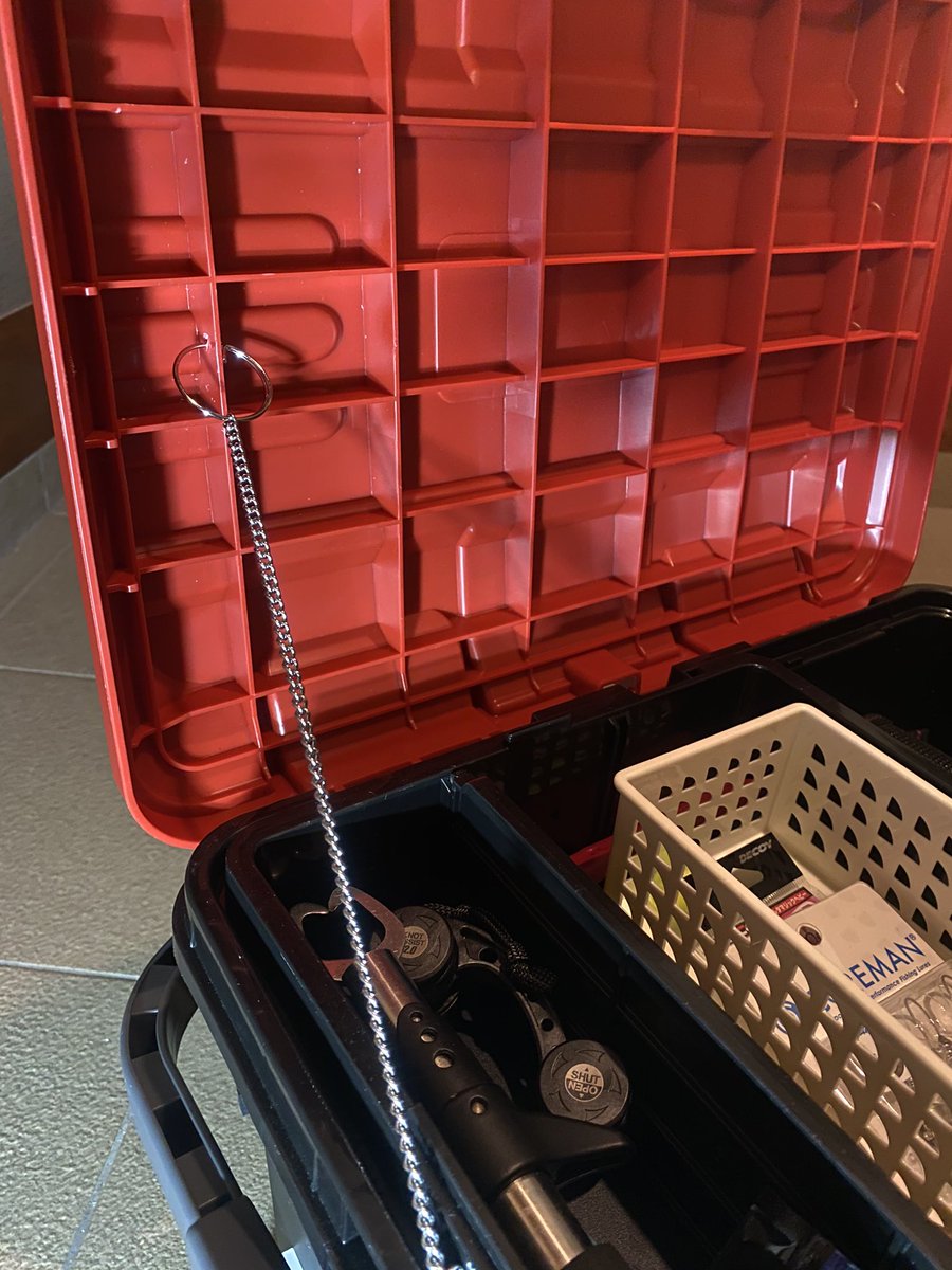 ヨーチャン エギング イカメタル 100均とホームセンターの材料使ってドカットカスタム ほぼ完成やけど も少し改良の余地がありそう 防水対策もバッチリのはずやっ ドカット ドカットカスタム タックルボックス エギング ロッドスタンド 100均diy