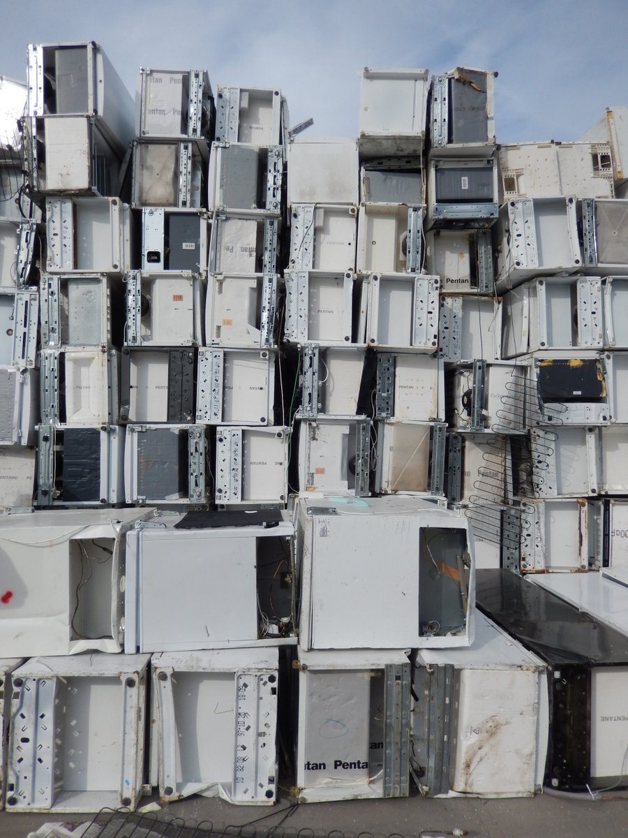 Despite the fact that collection of #ewaste went up from 7.3 kg/inh in 2010 to 9.5 kg/inh in 2018, most Member States don't attain the 65% collection target. On 24/11 we will host  WEEE Flows event where we will disclose a series of measures to be taken: weee-forum.org/projects-campa…