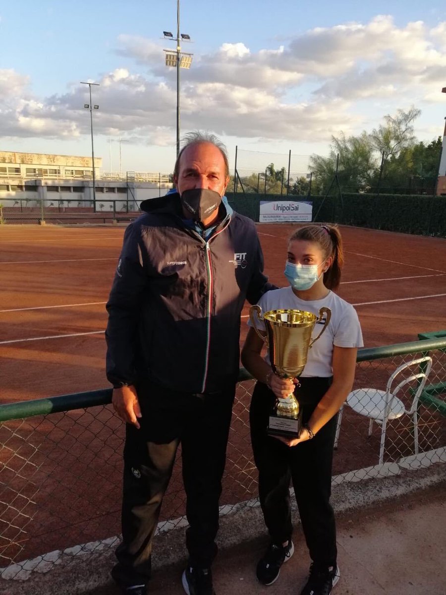 🏆Complimenti alla nostra Chiara Davì che ha vinto il Torneo Open di Augusta, battendo in finale Noemi La Cagnina per 64 75! 👏👏👏💪💪 

#tc2 #tennis #palermo #sport #federtennis #sicilia