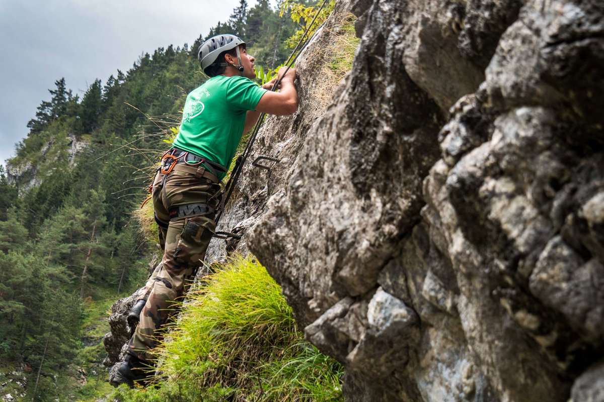 L'entraînement se poursuit pour la 4e compagnie avec l'obtention du brevet d'alpinisme militaire ! 

#troupesdemontagne 
#soldatsdelanation 
#chasseursalpins