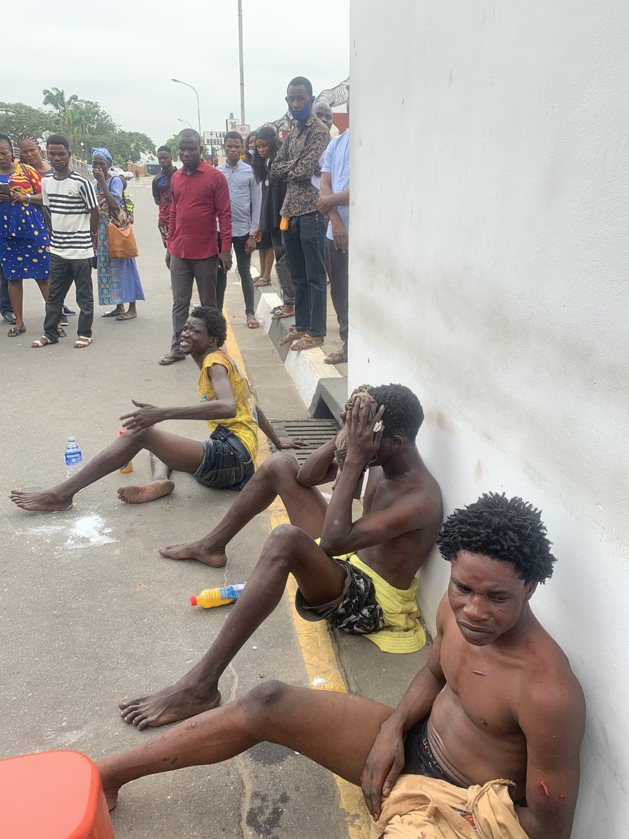 Crhedrys's tweet photo. GUYS!!! THEY SENT THUGS TO COME AND ATTACK US AT ALAUSA. 

WE HAVE CAPTURES AND CONTAINED ALL THE HOODLUMS. WE DEY PARA 💪✊
PASS IT ROUND #SARSMUSTEND #EndSWAT https://t.co/gXODBDrJiO