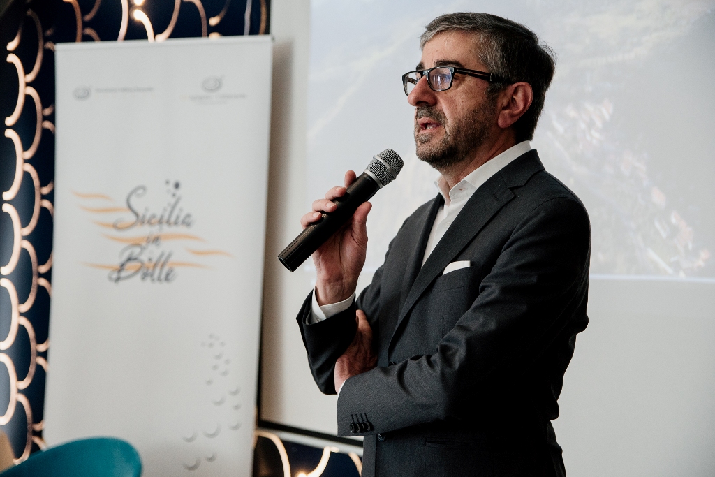 <a href="/siciliainbolle/">Sicilia in Bolle</a> successo e soddisfazioni per il Miglior Sommelier <a href="/AisSicilia/">AIS Sicilia</a> Pietro Guardanella.  In giuria: <a href="/cristianocini/">cristiano</a> resp. naz. concorsi e Pres. <a href="/aistoscana_ar/">AIS Toscana Arezzo</a>; <a href="/robertoanesi/">Roberto Anesi</a>  ,  Camillo Privitera, Alessandro Carrubba, <a href="/FlaviaCatalano/">Flavia🇧🇷</a>  
#aissicilia #aisitalia #aistoscana