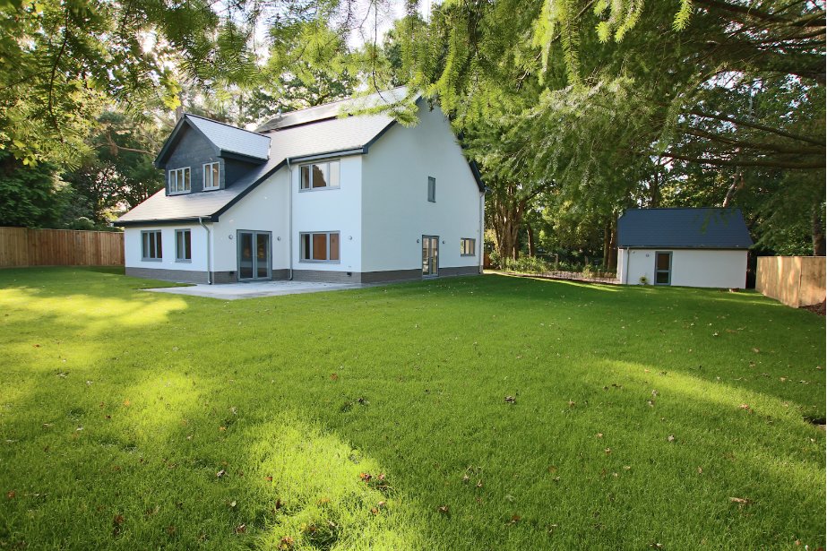 bewi_uk's tweet photo. Developed by Laing Bespoke Homes, this impressive new house in Devon uses our #JACKODUR Atlas insulated concrete raft system and #THERMOMUR ICF blocks for external walls.

#JackonUK #HouseBuild #RenewableEnergy https://t.co/IiXPbVRH7g