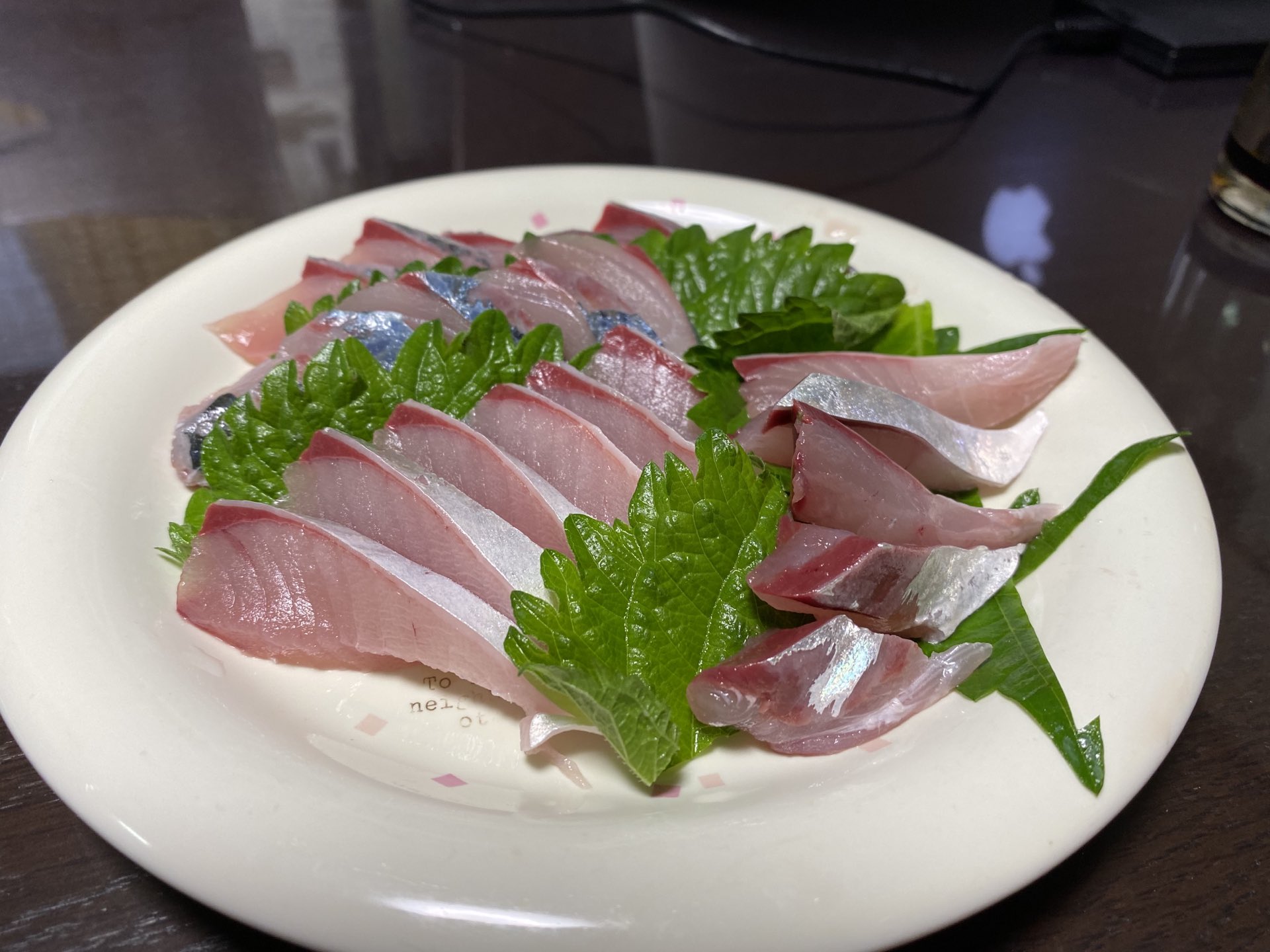 刄田綴色 今日はさば日和 というか家は１年中サバ日和 困ったら鯖の刺身だしとけば父ちゃんハッピー ずいきの煮方は今度母に教えてもらうとして ラディッシュのおろしポン酢はたのしいよ T Co 17zc9goxp1 Twitter