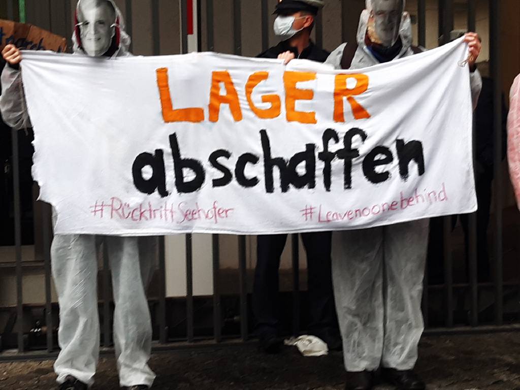 ActionforLesvos's tweet photo. #Seehofer freute sich, weil zu seinem 69. Geburtstag 69 Menschen nach Afghanistan abgeschoben wurden.Das ist Rassismus! #SeehoferRuecktritt #Bleiberechtfüralle #Rassismustötet
#stopdeportation https://t.co/C8foeaOUvo