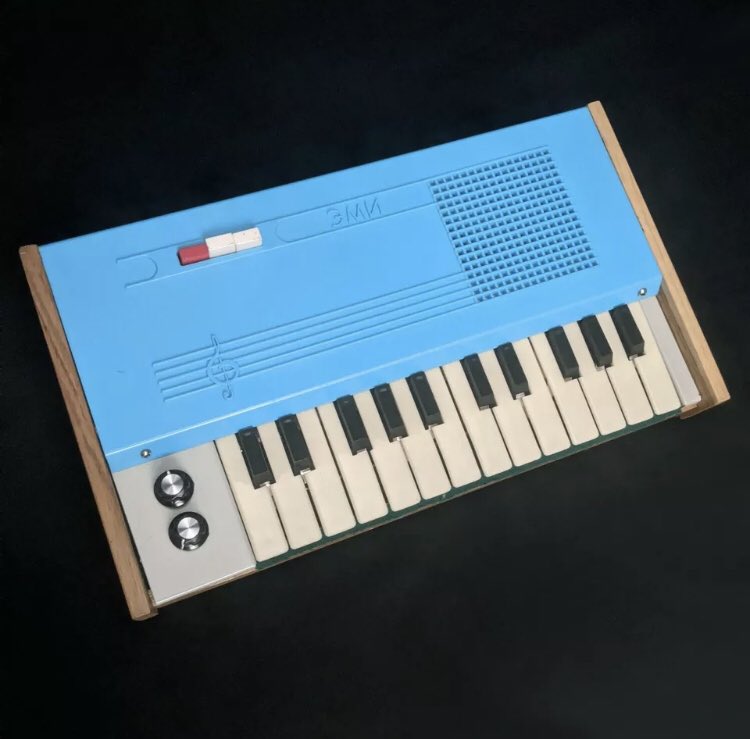 presentcorrect's tweet photo. Mmm... Toy Synthesizers. 

Soviet &amp; American.

Museum here : https://t.co/xXuWhg4Mrs 
Some pics via Etsy https://t.co/ncMwGuU9ZI