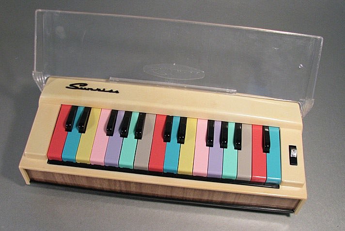 presentcorrect's tweet photo. Mmm... Toy Synthesizers. 

Soviet &amp; American.

Museum here : https://t.co/xXuWhg4Mrs 
Some pics via Etsy https://t.co/ncMwGuU9ZI