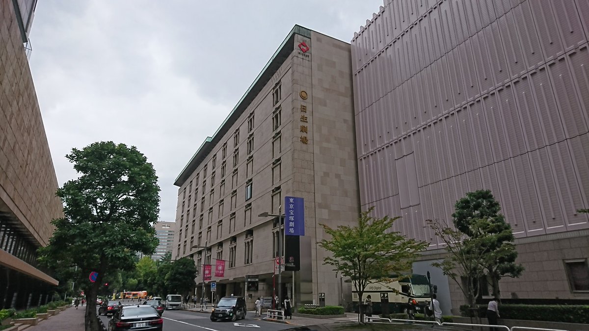 Meisterschale マイスターシャーレ 今日は ステージに近い席だったので 出演者の表情がしっかり見えてよかった ど平日のマチネだったせいか 客席は比較的落ち着いた感じでした それでも 夢はつかみとるもの で みんなが クラッブやるようになって