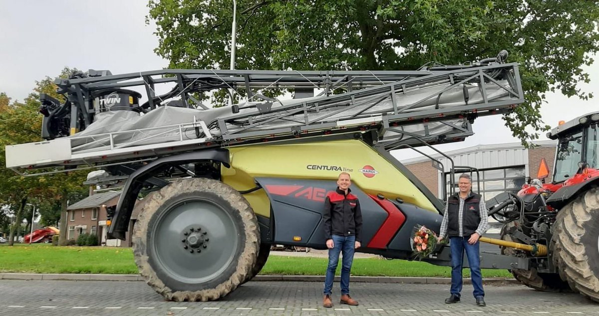 De 1e HARDI AEON TwinForce is al verkocht. 
Levering van de AEON is in januari 2021, maar nu alvast VAN HARTE GEFELICITEERD Stefan Reijntjens! WeeversNieuwstad Bv is uw hardi A-dealer in Flevoland. 
#klaarvoordetoekomst #hardi #TwinForce 
#drifreductie99%