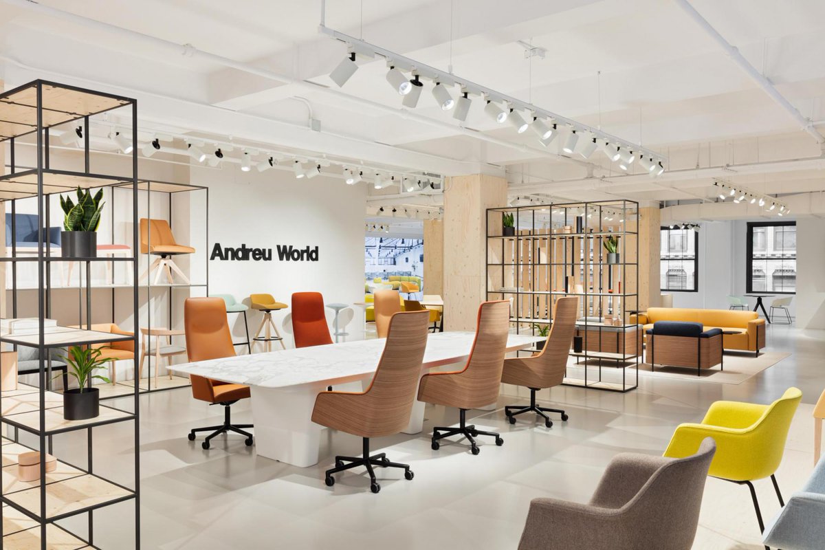 ValenciaDesignF's tweet photo. El diseño valenciano gana metros en Nueva York. @AndreuWorld acaba de abrir su nuevo showroom de más de 500m2 en Manhattan. Un espacio que exhibe los diseños  más icónicos firmados por diseñadores como @PUrquiola, Jasper Morrison, Benjamin Hubert o Lievore Altherr Molina. https://t.co/PxNWbyZK3m