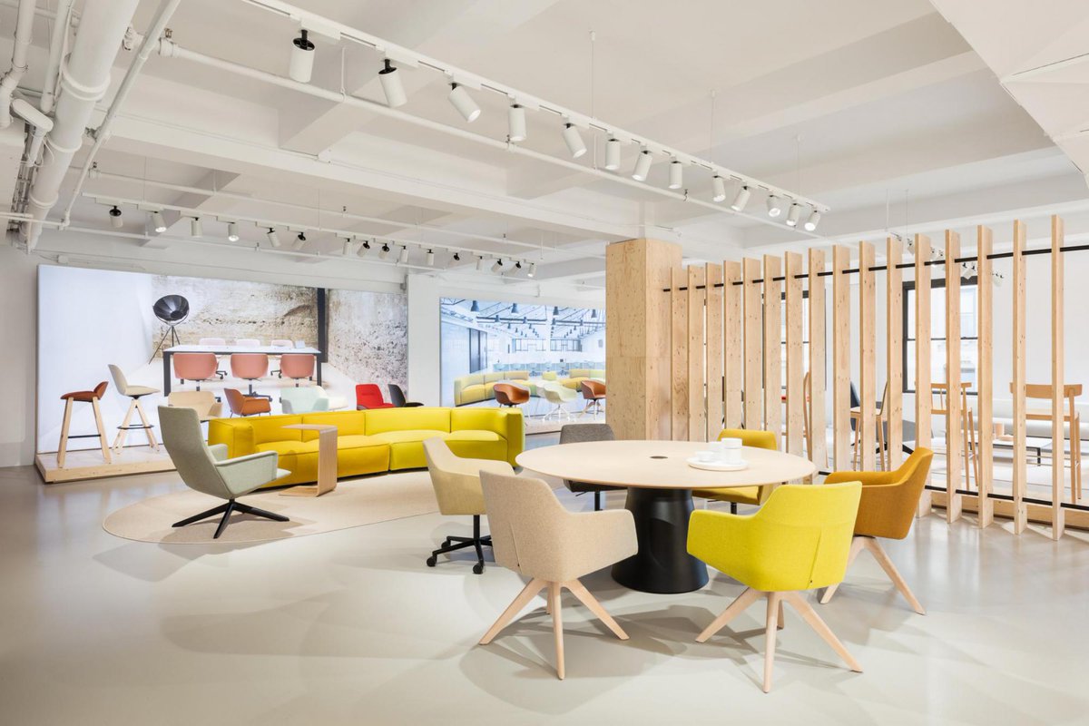 ValenciaDesignF's tweet photo. El diseño valenciano gana metros en Nueva York. @AndreuWorld acaba de abrir su nuevo showroom de más de 500m2 en Manhattan. Un espacio que exhibe los diseños  más icónicos firmados por diseñadores como @PUrquiola, Jasper Morrison, Benjamin Hubert o Lievore Altherr Molina. https://t.co/PxNWbyZK3m
