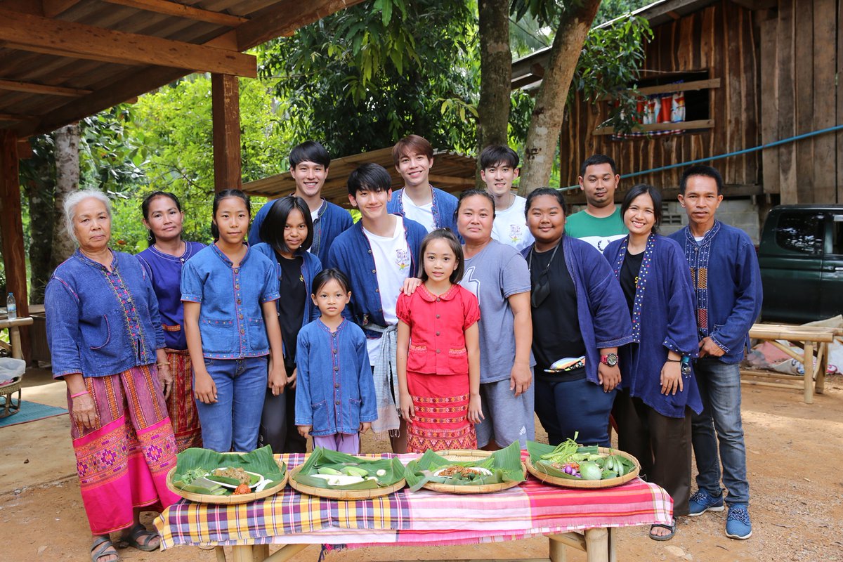 PRSocietyNews's tweet image. “แก๊งโตแล้ว” ตะลอนทัวร์ชุมชนชาวลาวครั่ง ชมต้นไม้ยักษ์ ที่ จ.อุทัยธานี
prsociety.info/272685/

#โตแล้วเป็นคนทุกที่ 
#toyypathompong 
#gunsmile 
#Firstkanaphan 
#toptap_jirakit